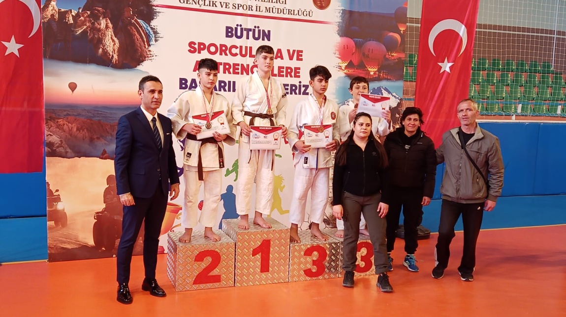  Alper Akbudak Judo gruplar Türkiye Şampiyonasında 2. olmuştur.
