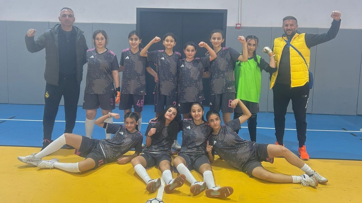 KIZ FUTSAL TAKIMIMIZ FİNALE YÜKSELDİ